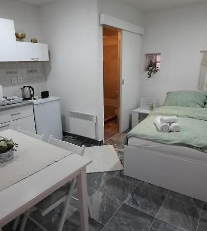 Studio Apartman Centar Βαράζντιν Εξωτερικό φωτογραφία
